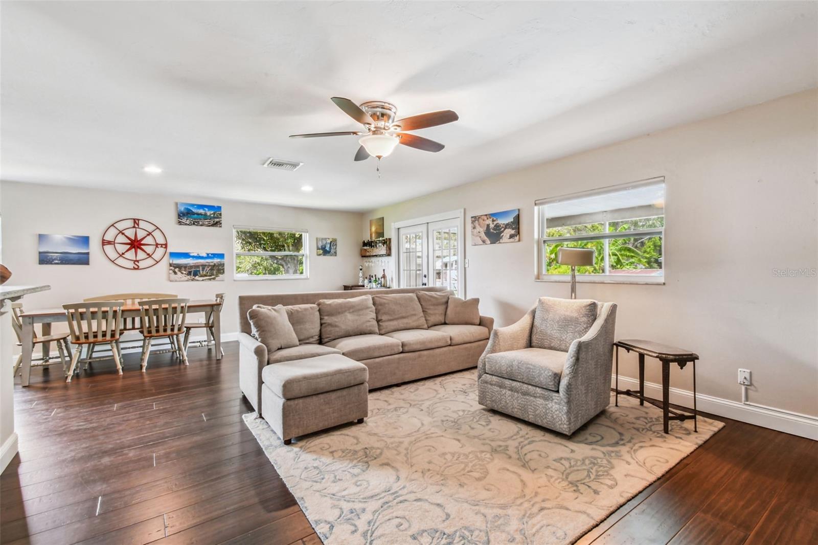 Listing photo id 7 for 112 Julie Lane