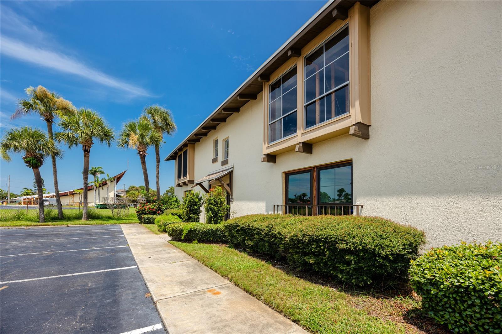 Image 4 of 54 For 556 Plaza Seville Court 106