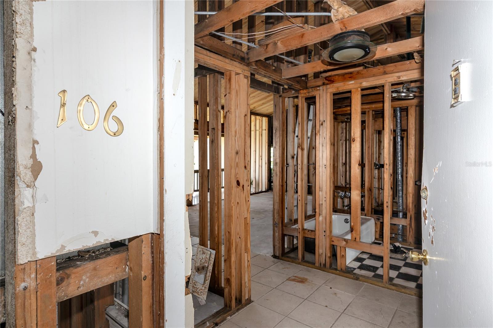Image 7 of 54 For 556 Plaza Seville Court 106