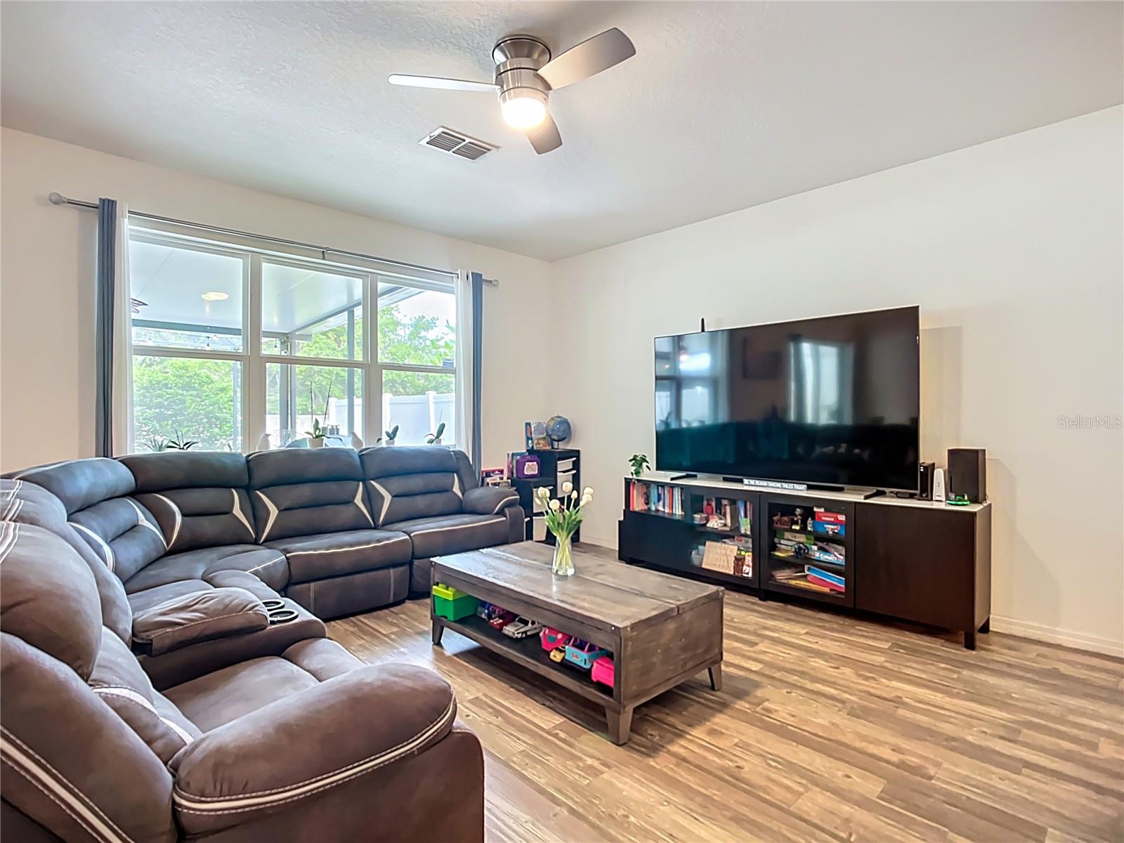 Image 11 of 45 For 10703 Southern Forest Drive