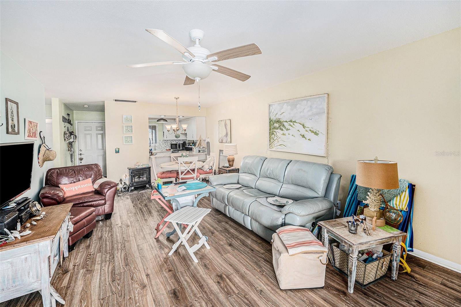 Image 4 of 27 For 215 Valencia Boulevard 308