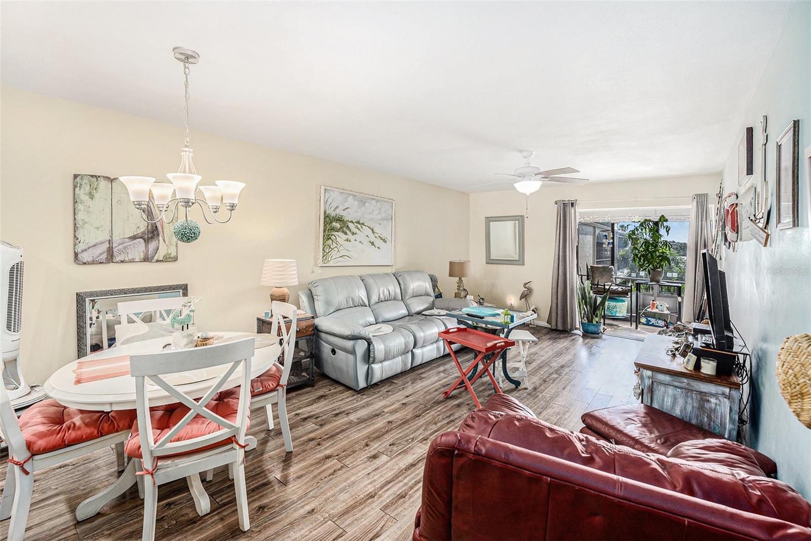 Image 6 of 27 For 215 Valencia Boulevard 308