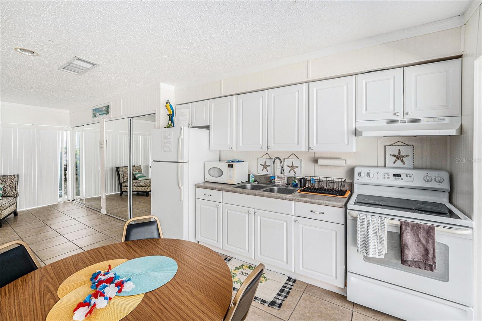 Image 8 of 27 For 215 Valencia Boulevard 308