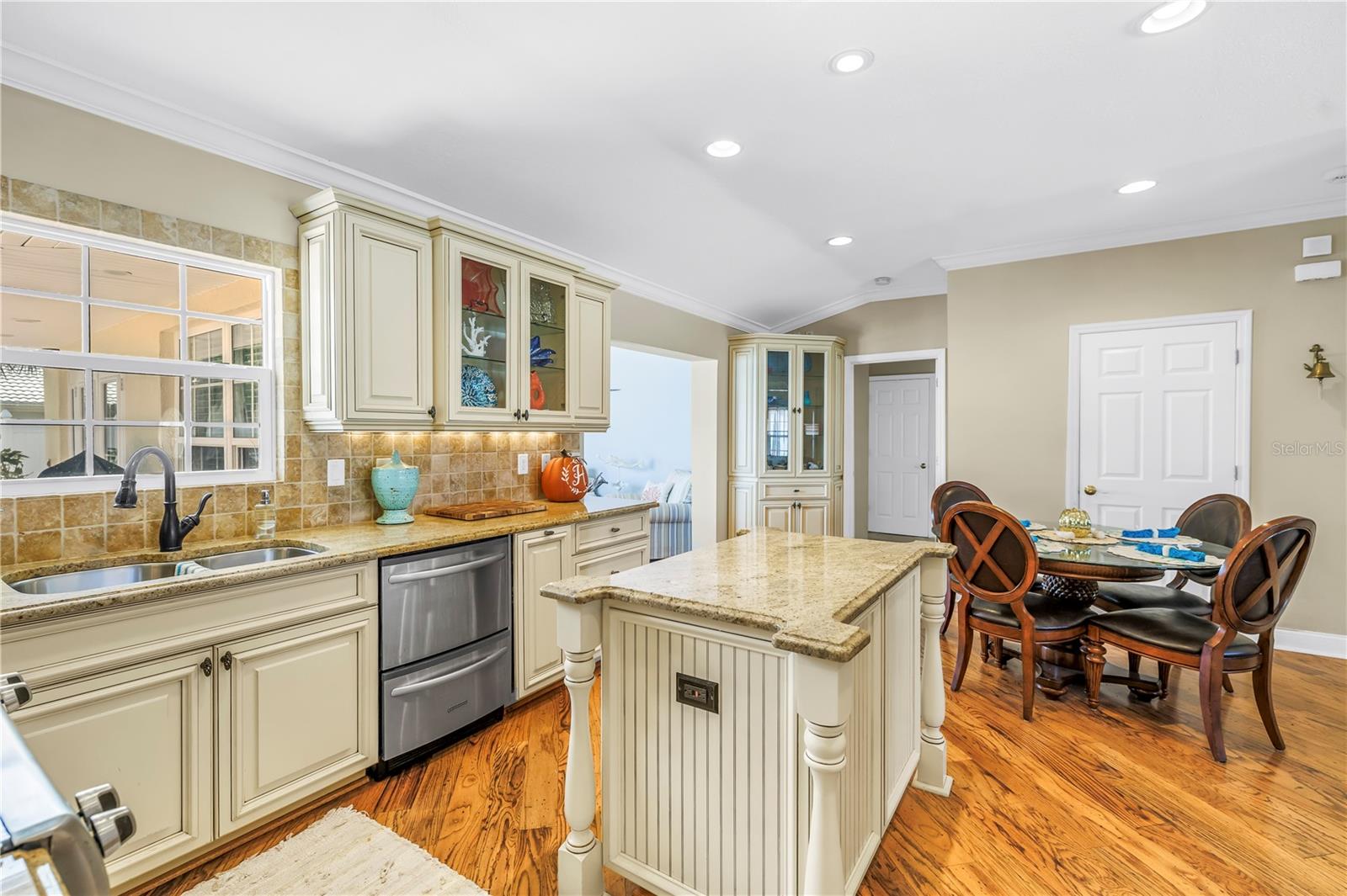Image 17 of 71 For 106 22nd Street