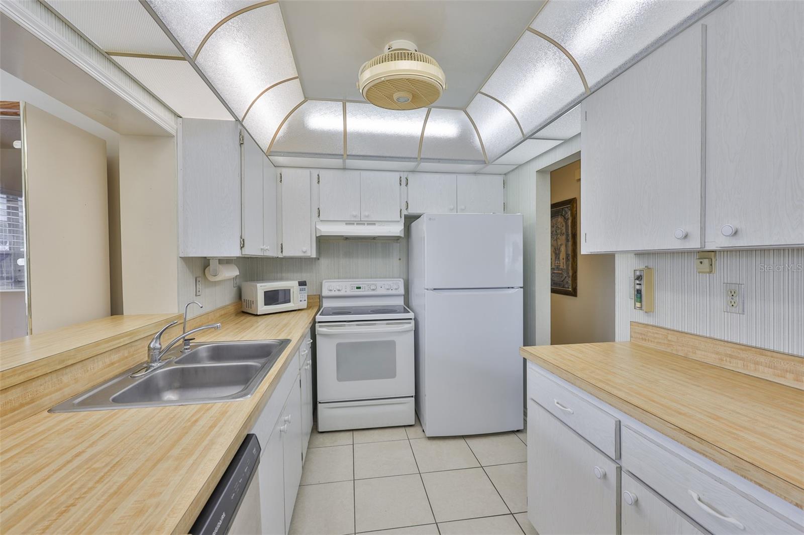 Image 10 of 36 For 1904 Canterbury Lane 11