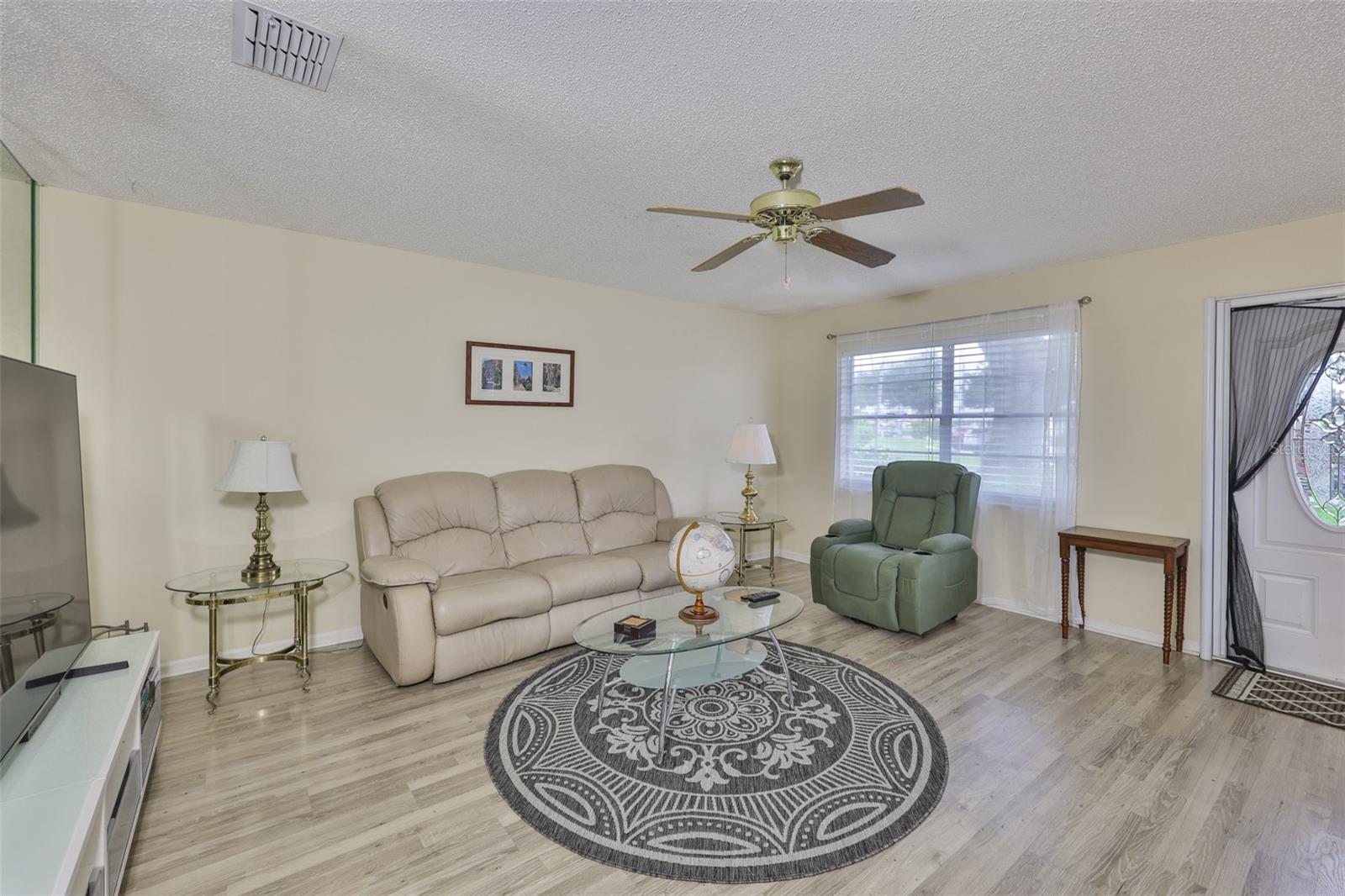 Image 4 of 36 For 1904 Canterbury Lane 11