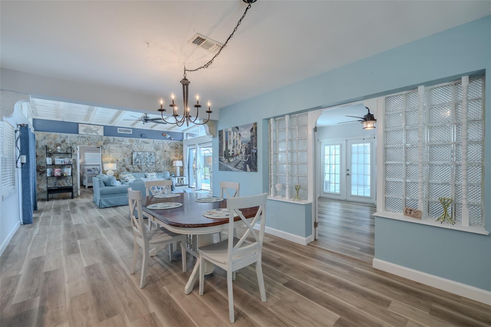 Image 20 of 69 For 820 Blue Heron Boulevard
