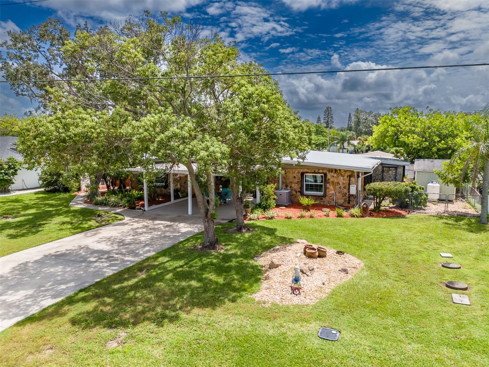 Image 4 of 69 For 820 Blue Heron Boulevard