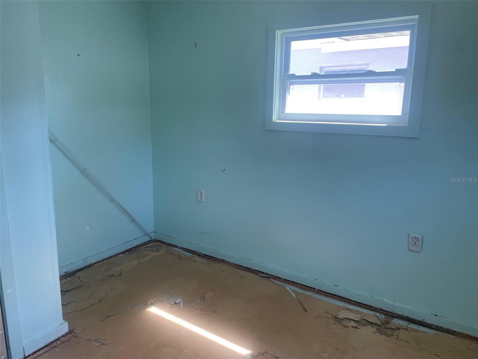 Image 16 of 28 For 5224 52nd Avenue N