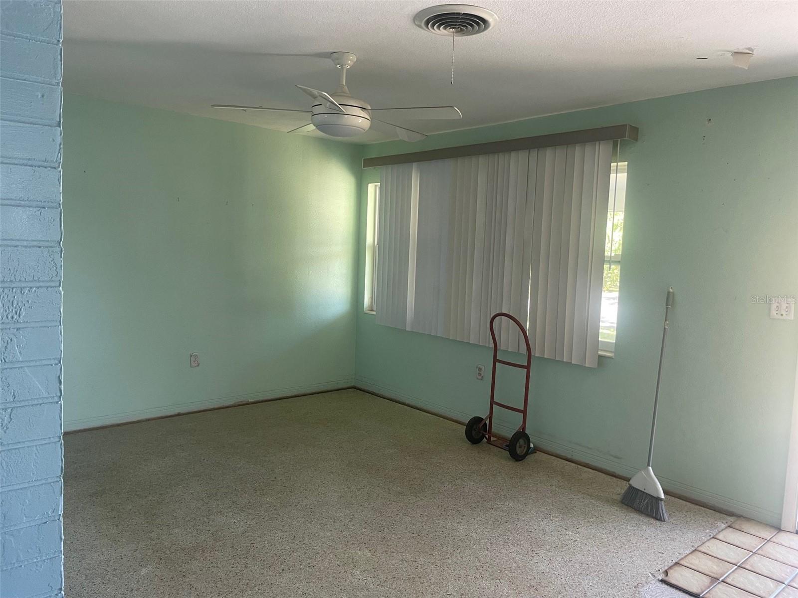 Image 3 of 28 For 5224 52nd Avenue N