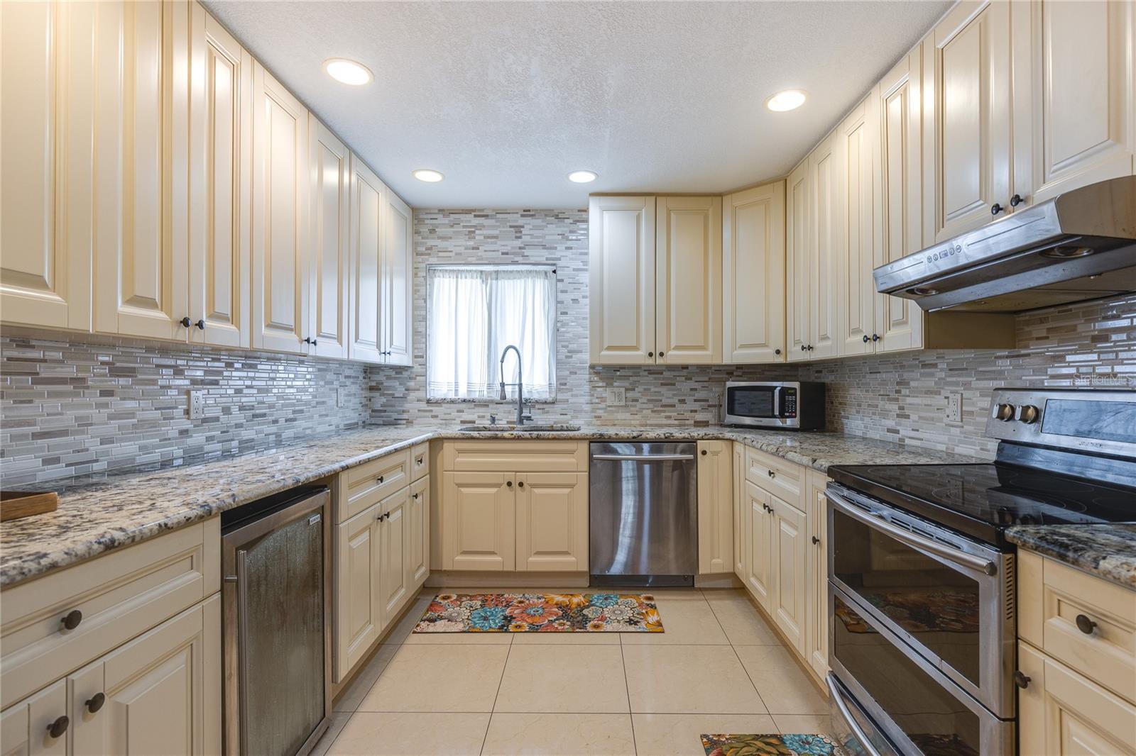Image 16 of 41 For 633 58th Avenue Ne