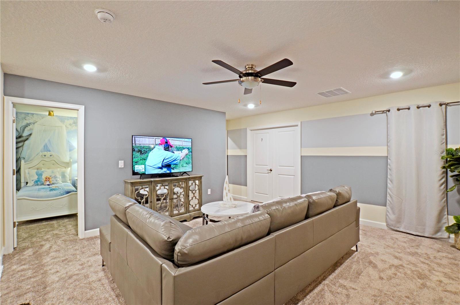 Image 25 of 36 For 1959 Tropical Palms Circle