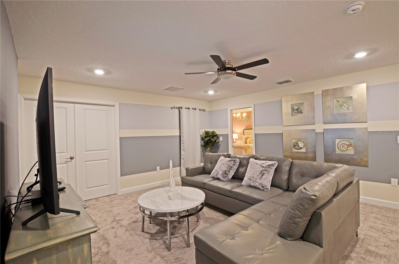 Image 26 of 36 For 1959 Tropical Palms Circle