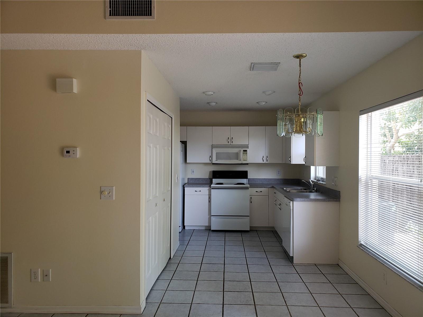 Image 4 of 12 For 1409 Adams Circle E