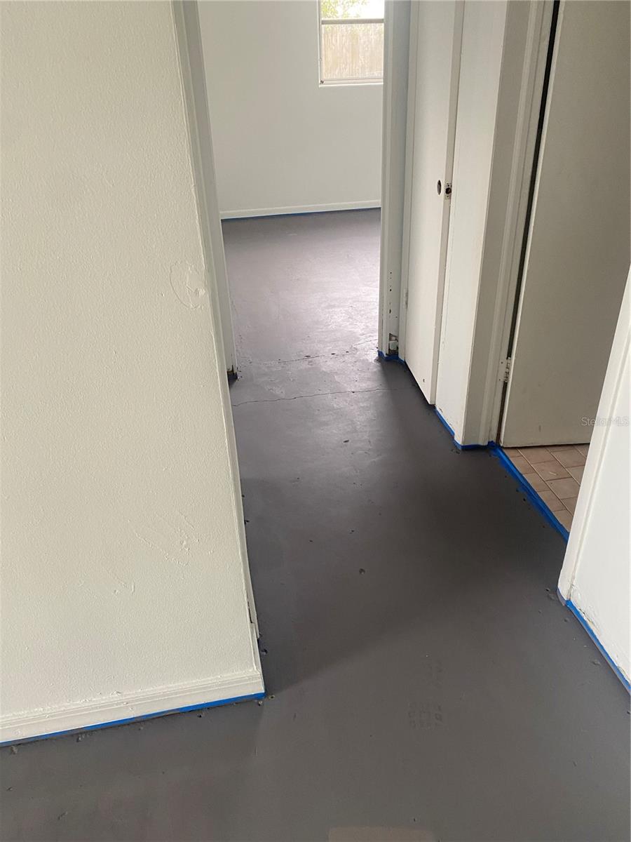 Listing photo id 8 for 9 James Court