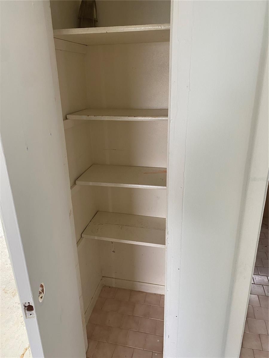Listing photo id 11 for 9 James Court