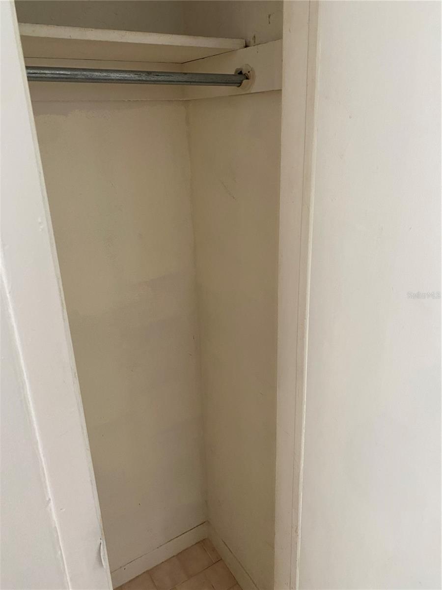 Listing photo id 12 for 9 James Court