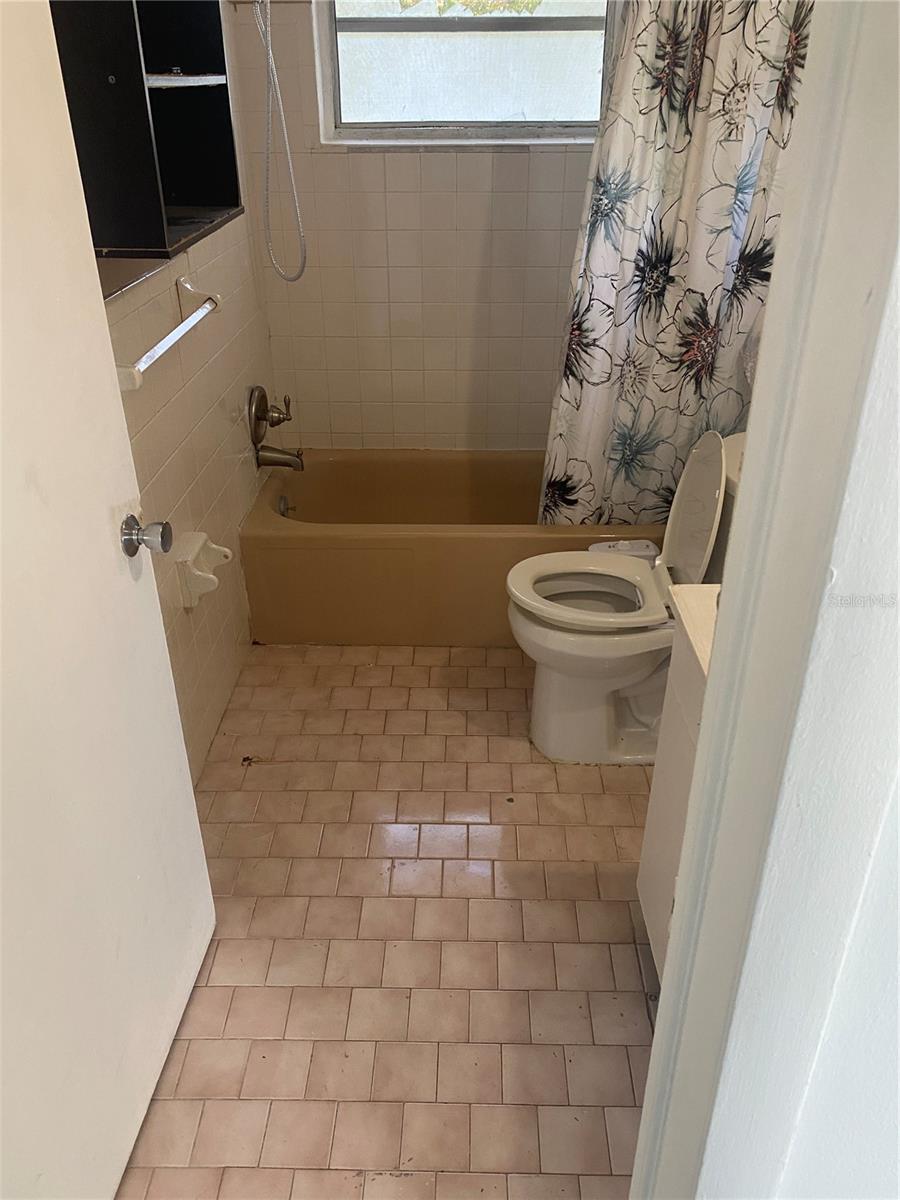 Listing photo id 13 for 9 James Court