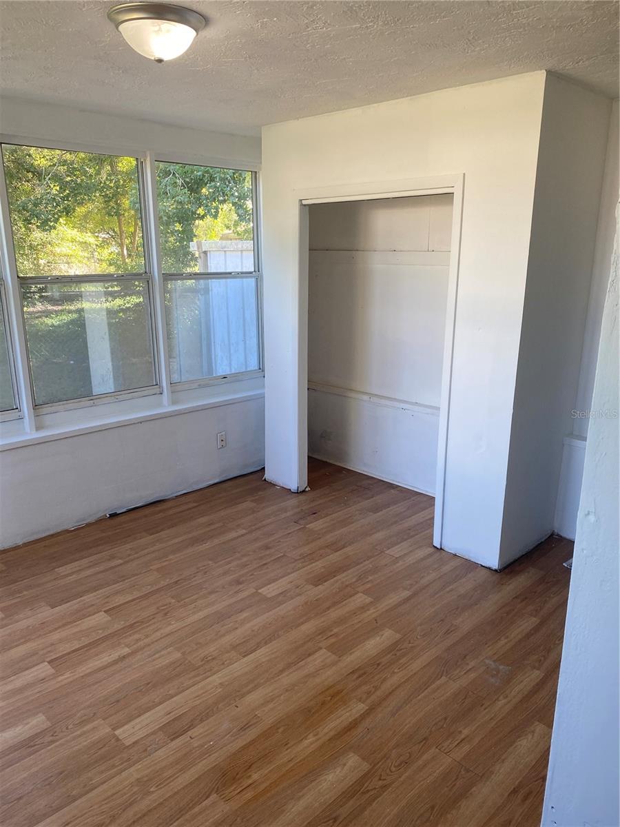 Listing photo id 15 for 9 James Court