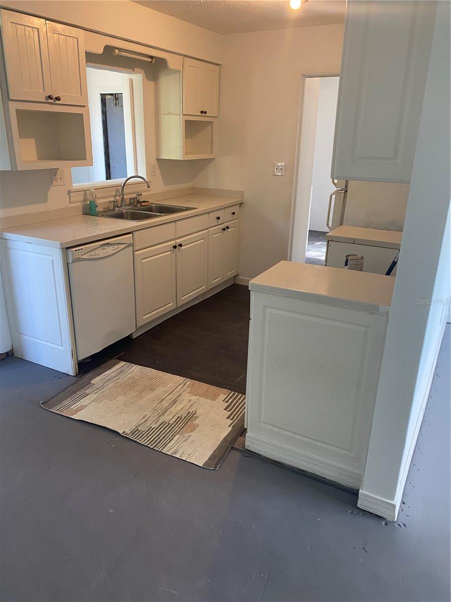 Listing photo id 17 for 9 James Court