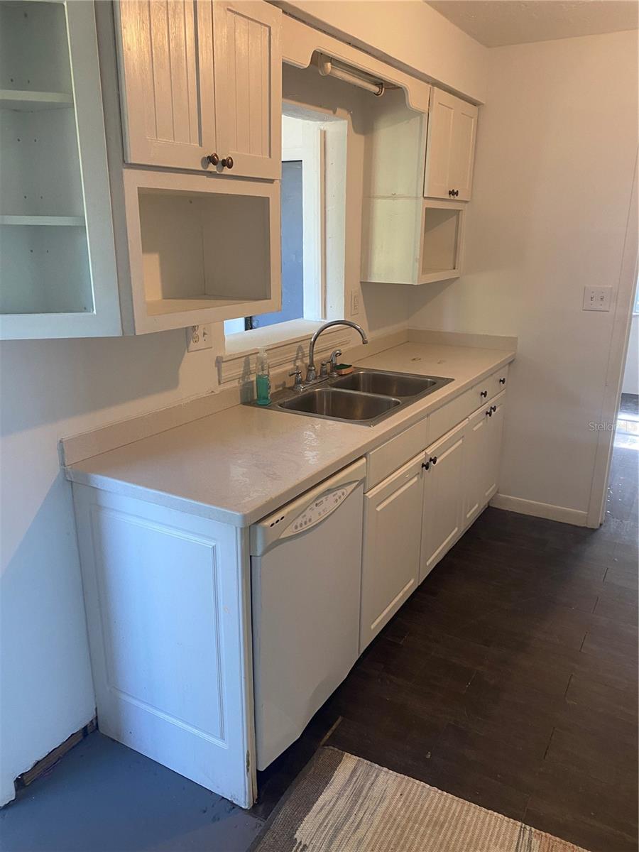 Listing photo id 18 for 9 James Court