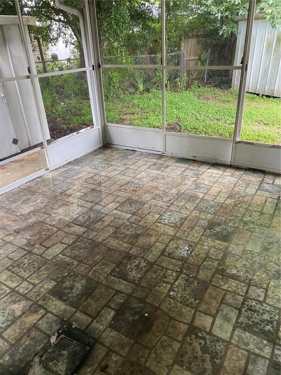 Listing photo id 23 for 9 James Court
