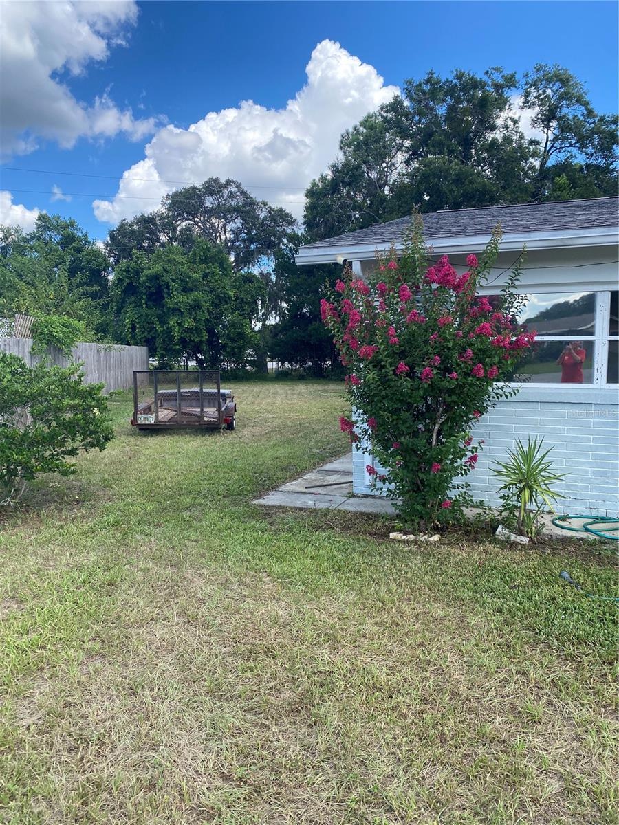 Listing photo id 1 for 9 James Court