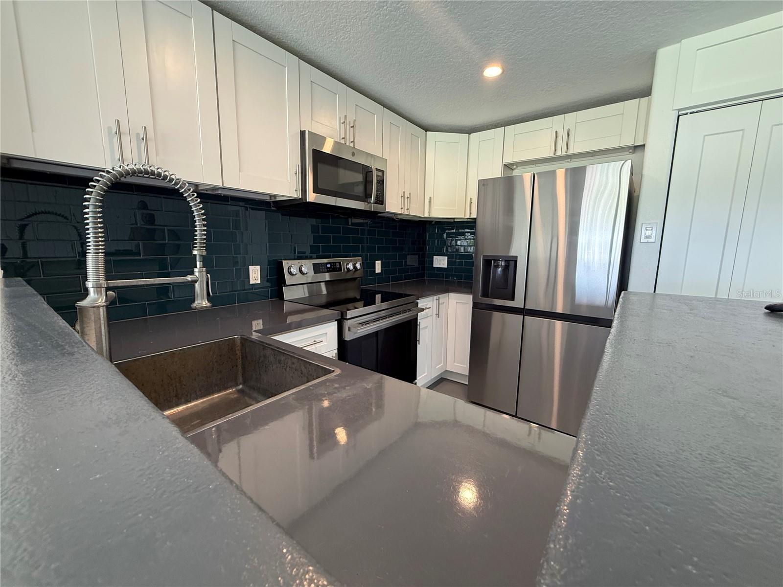 Image 3 of 12 For 2424 Tampa Bay Boulevard A104
