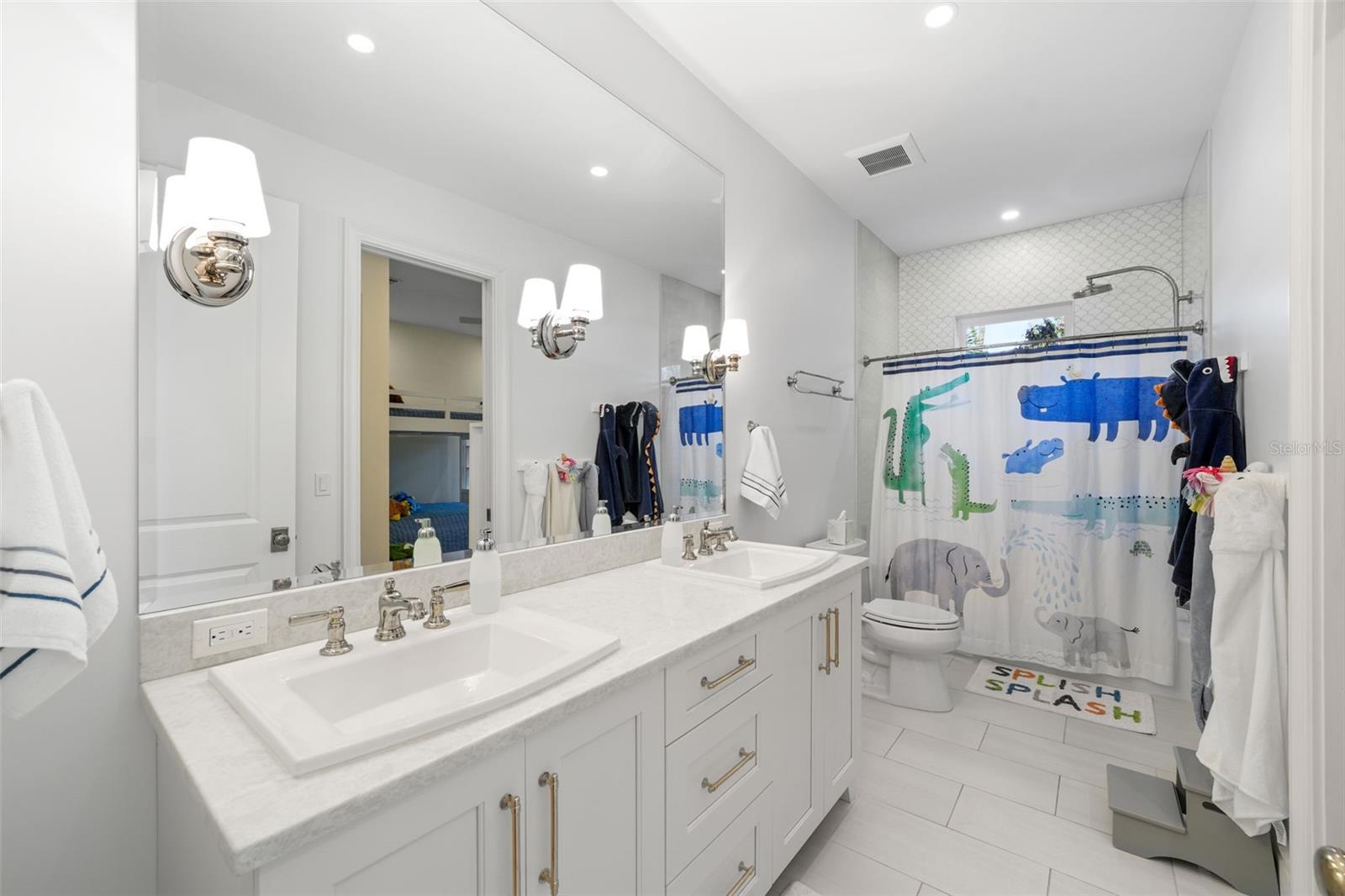 Image 35 of 73 For 629 35th Avenue N