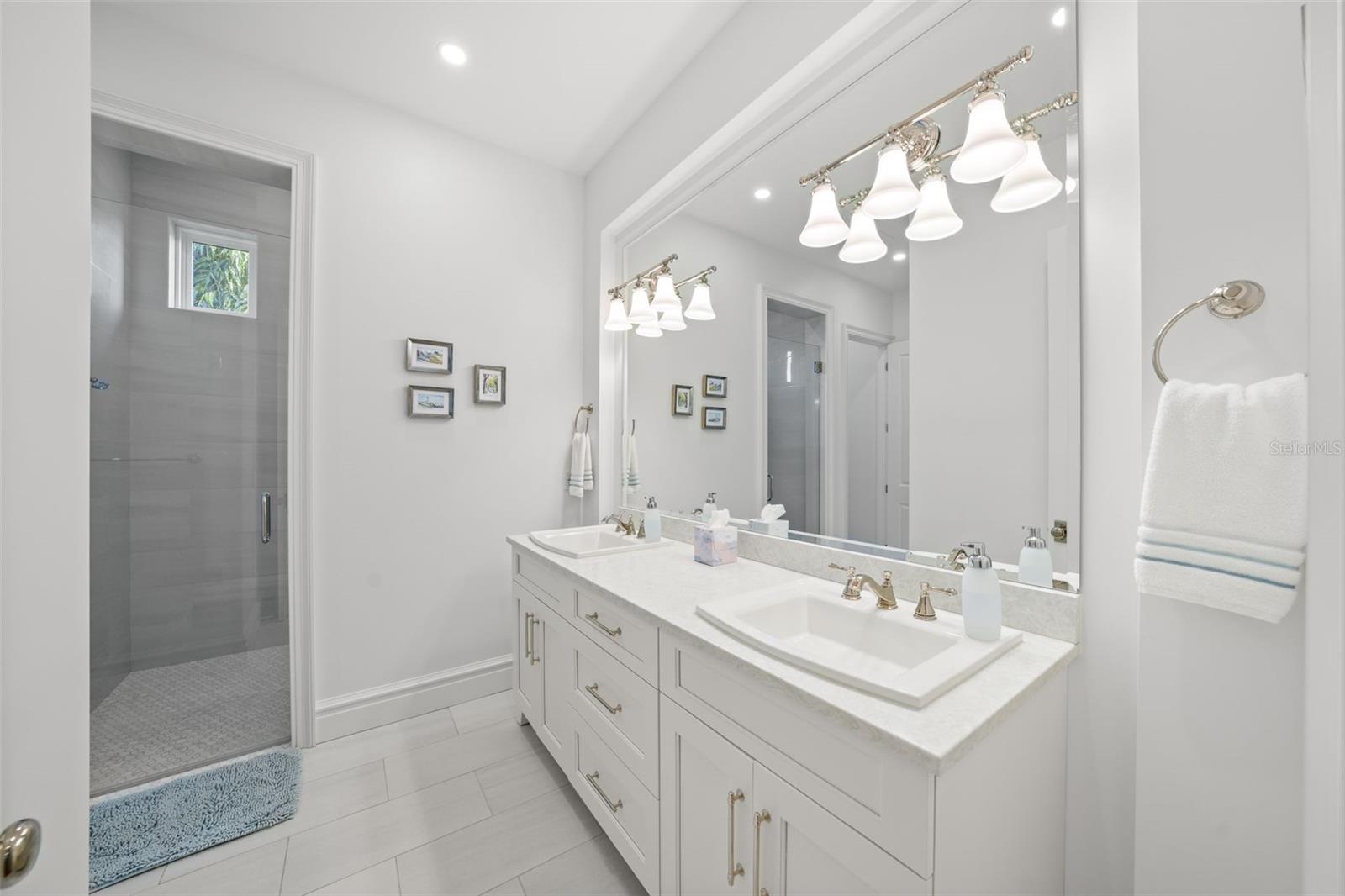 Image 38 of 73 For 629 35th Avenue N