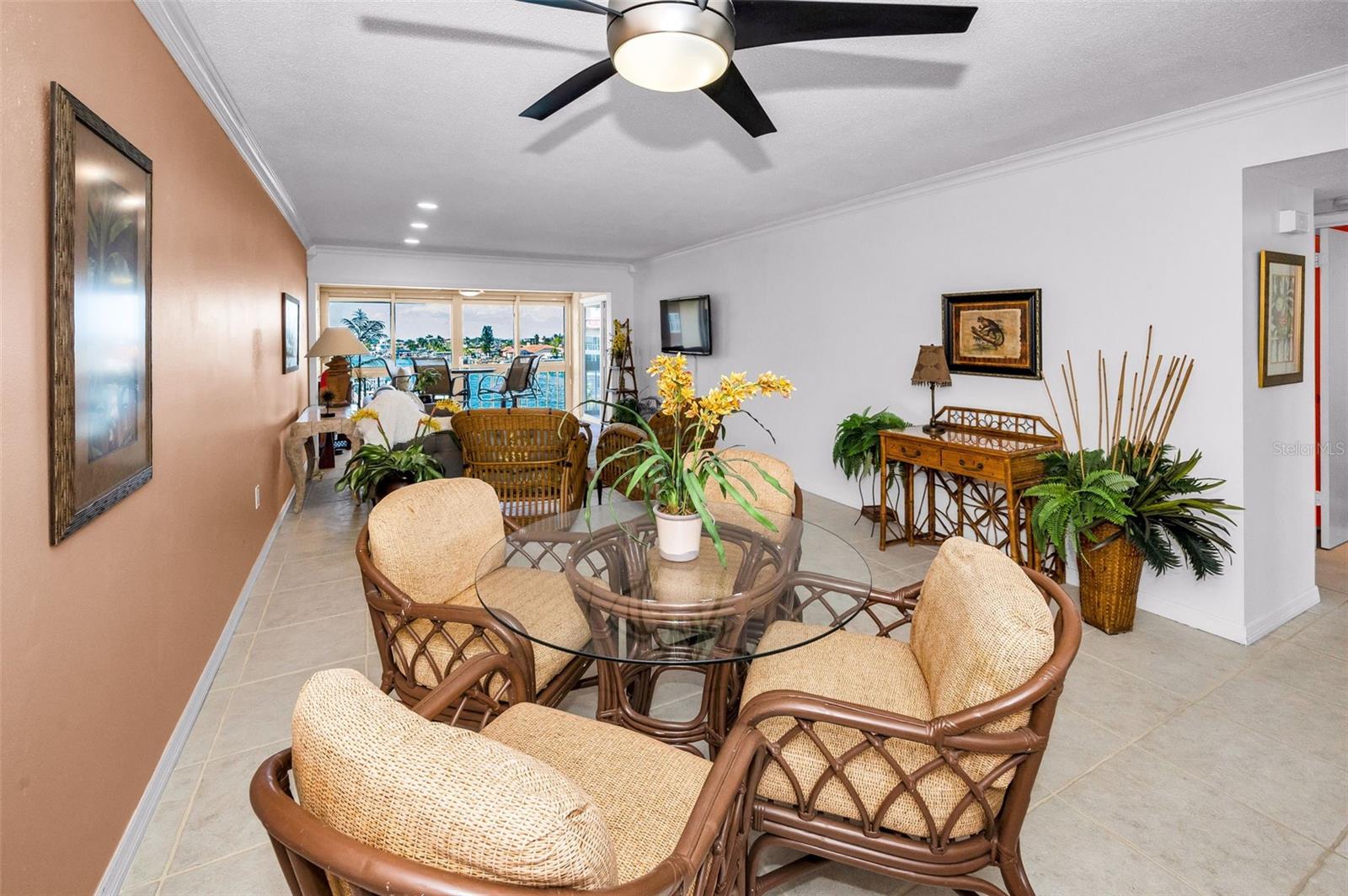 Image 14 of 86 For 105 Island Way 147