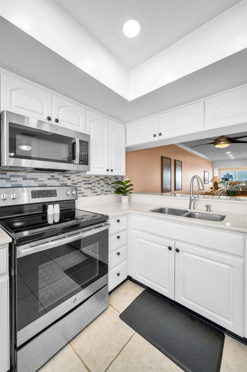 Image 28 of 86 For 105 Island Way 147
