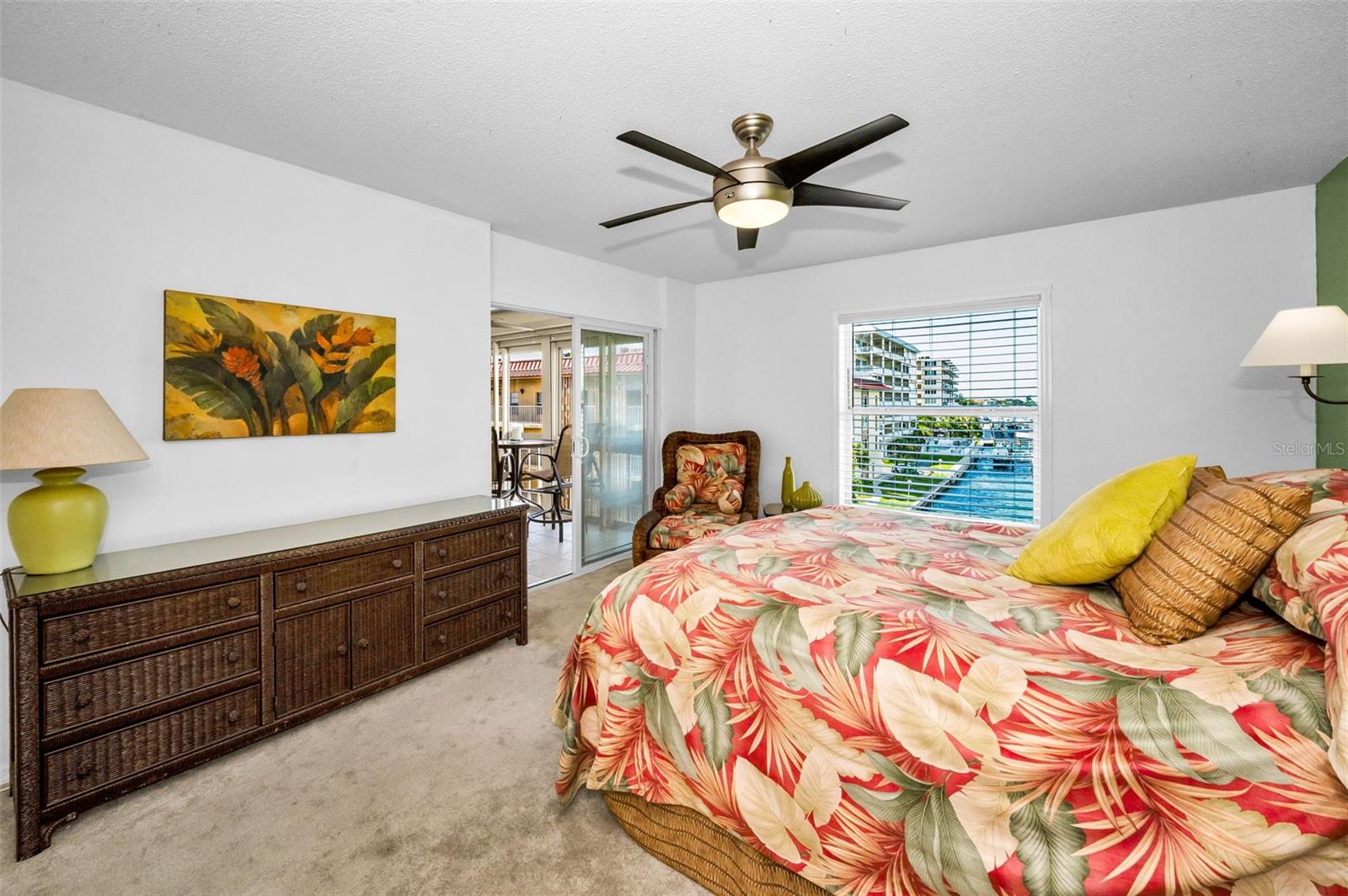 Image 33 of 86 For 105 Island Way 147