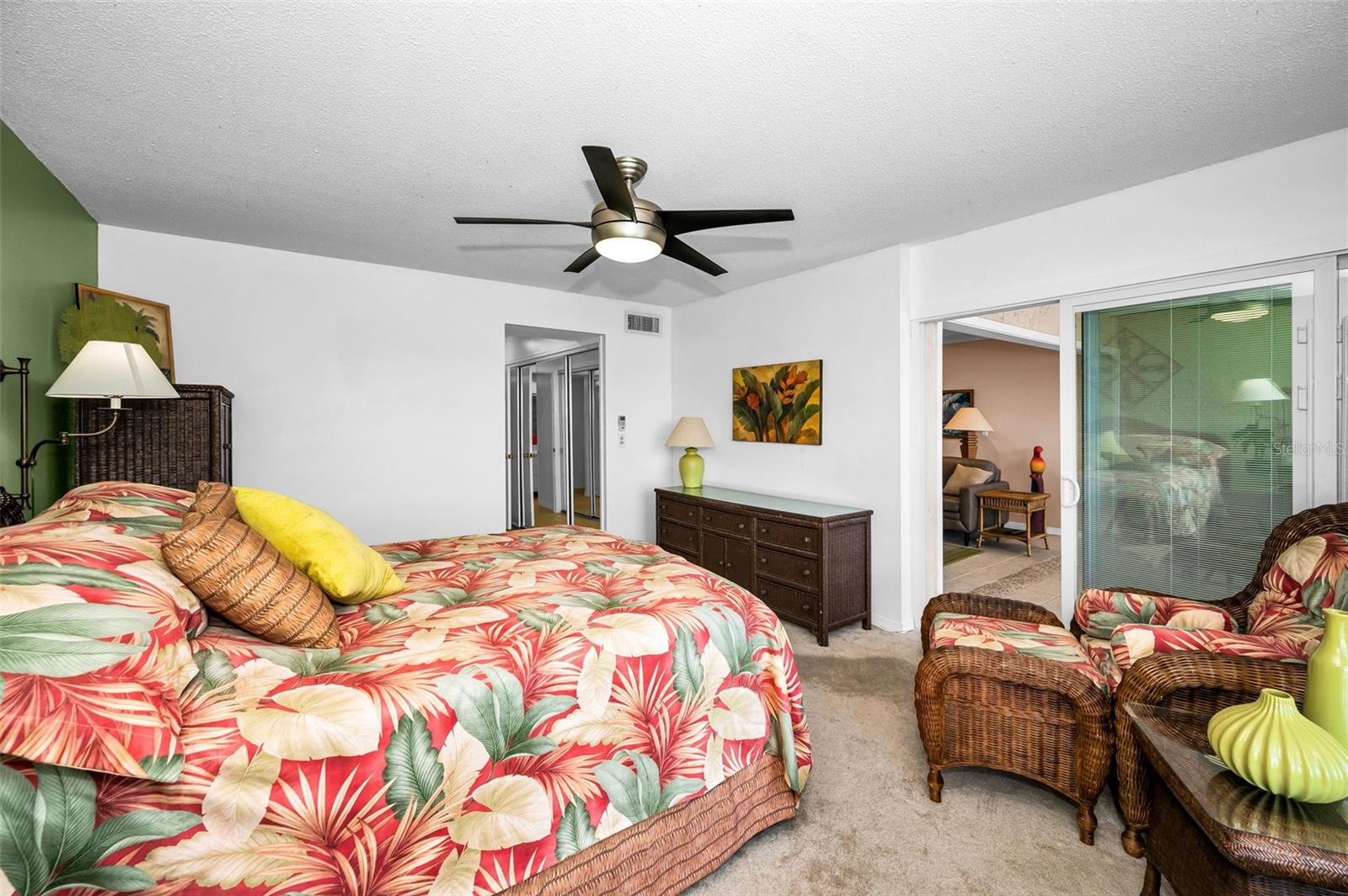 Image 34 of 86 For 105 Island Way 147