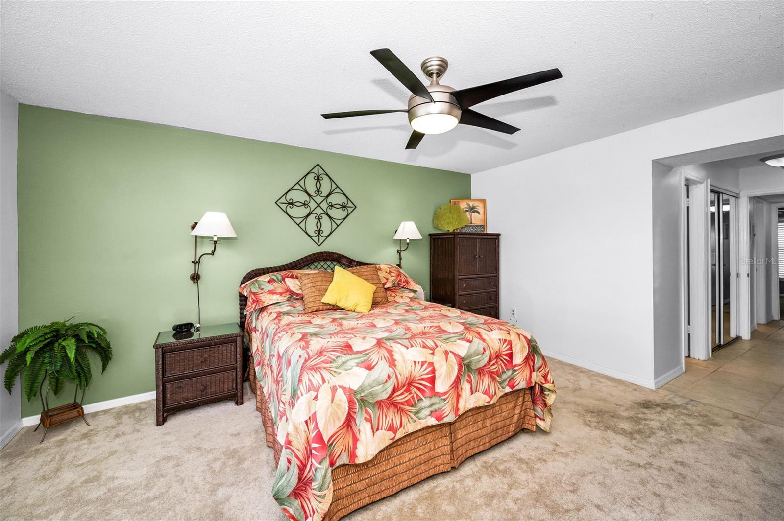 Image 35 of 86 For 105 Island Way 147
