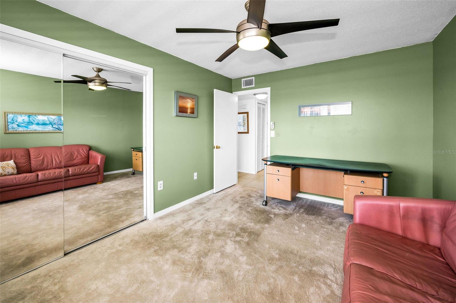 Image 39 of 86 For 105 Island Way 147