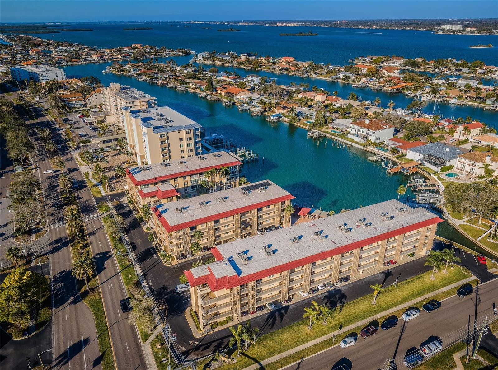 Image 47 of 86 For 105 Island Way 147