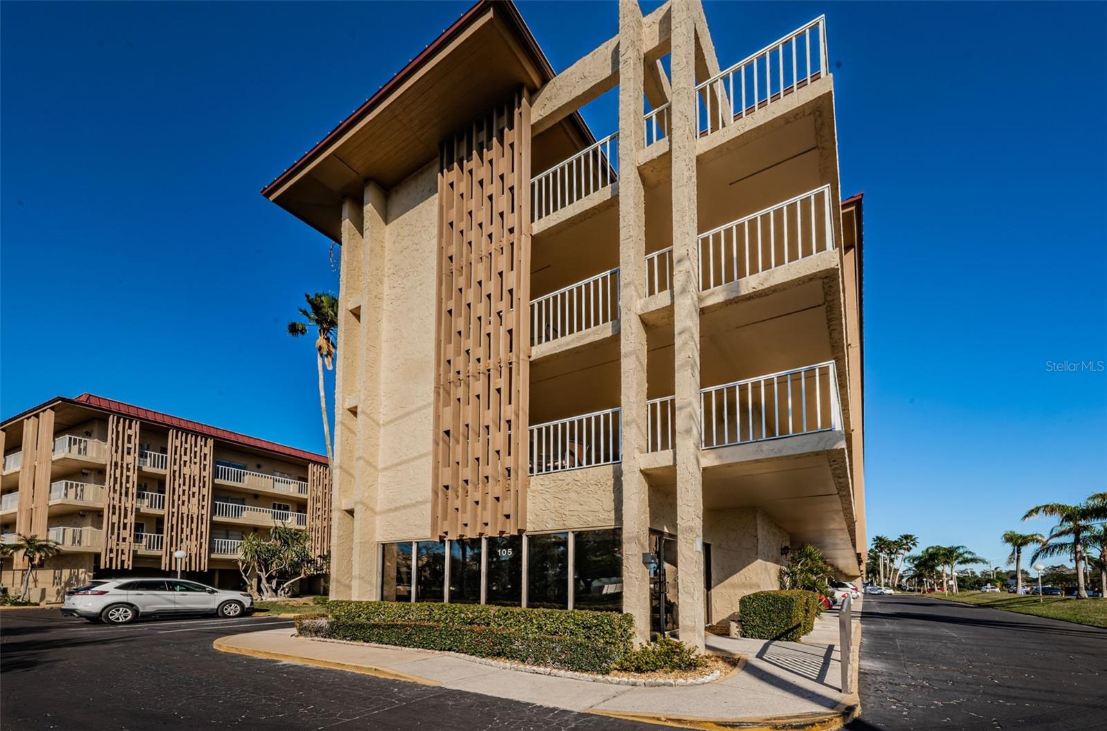 Image 6 of 86 For 105 Island Way 147