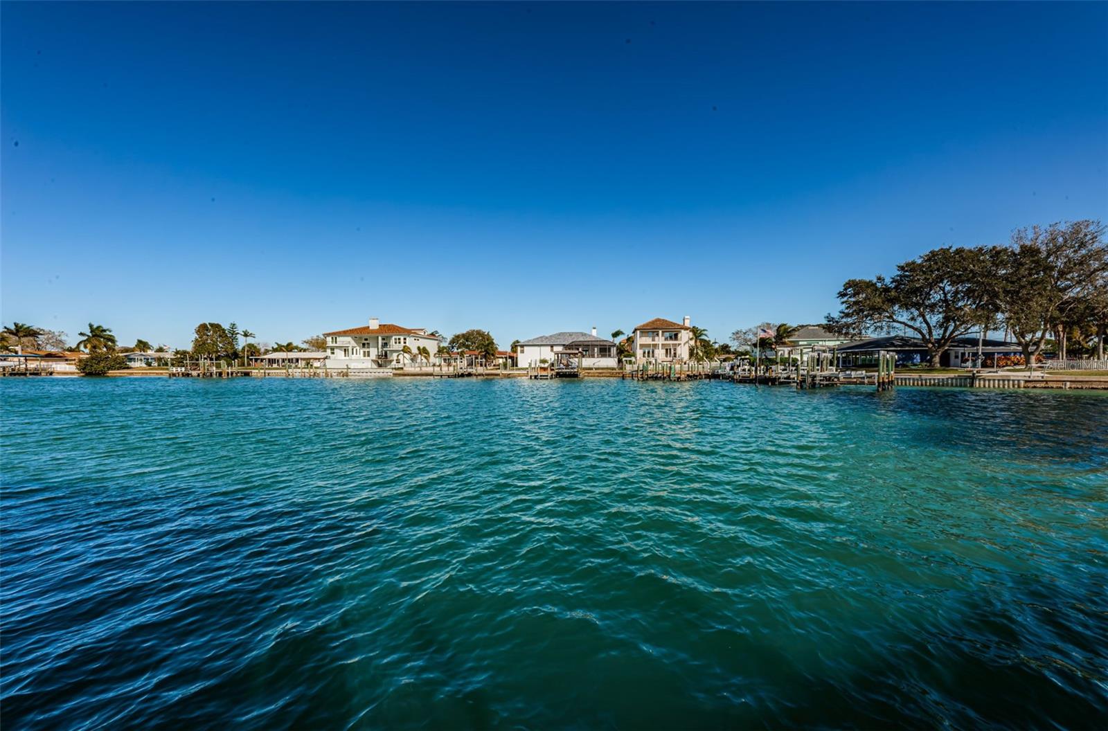 Image 65 of 86 For 105 Island Way 147