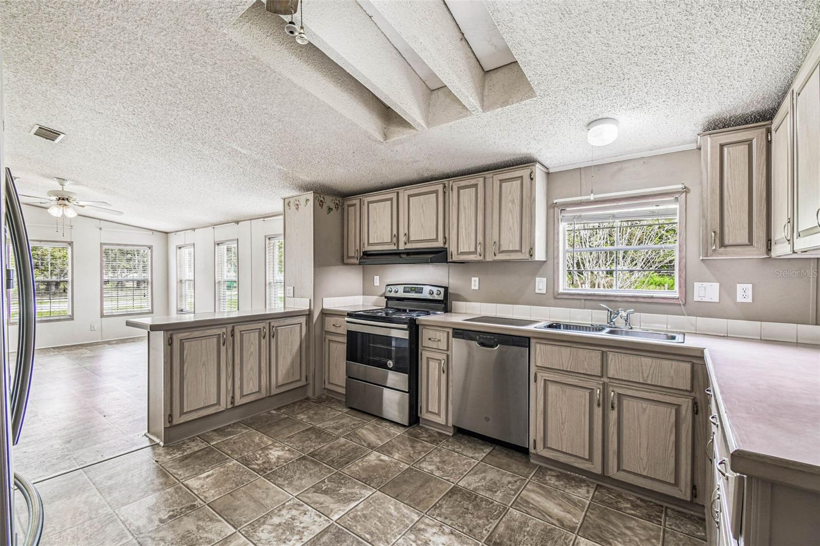 Image 3 of 33 For 15515 Lancer Road