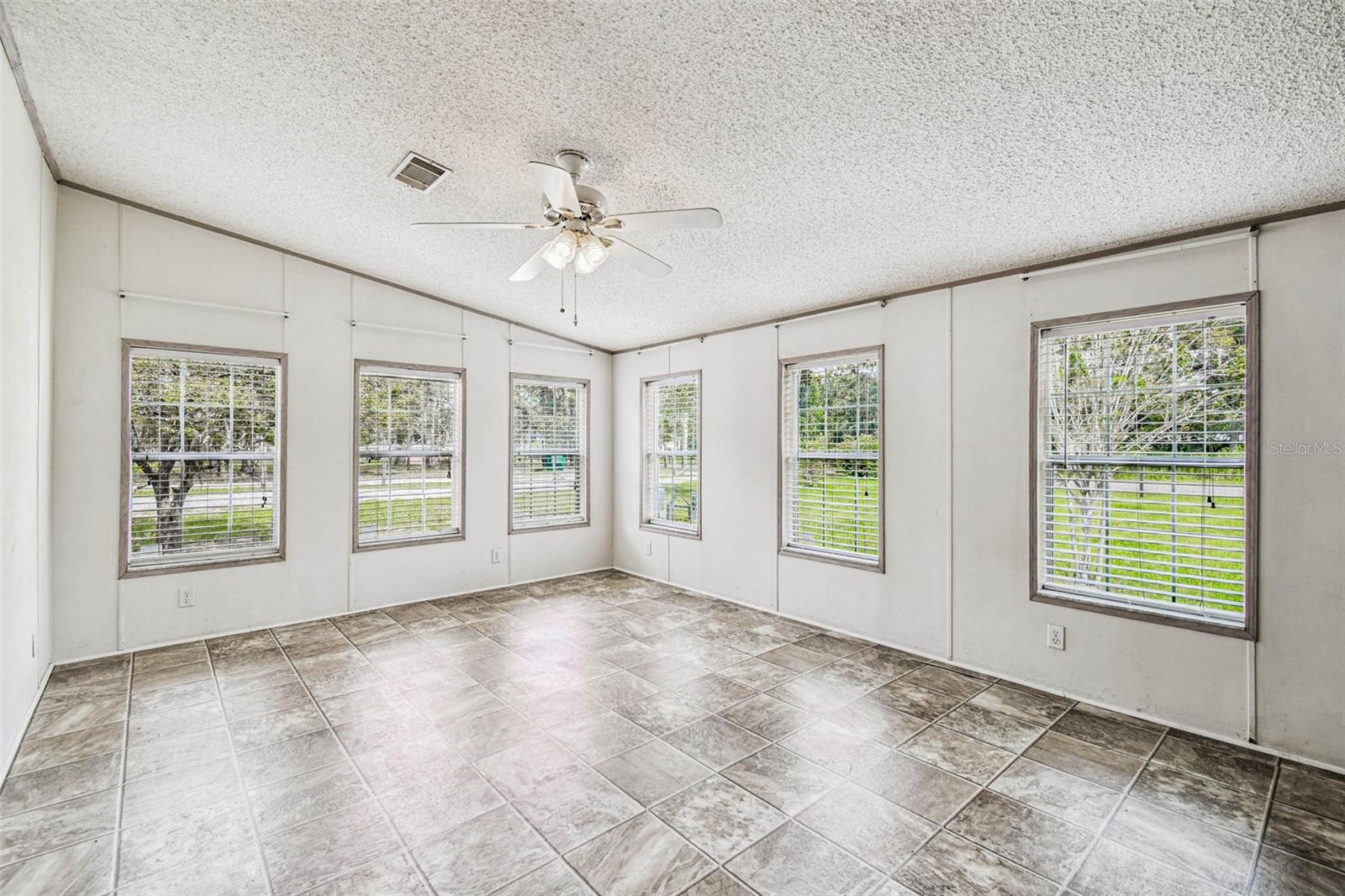 Image 7 of 33 For 15515 Lancer Road