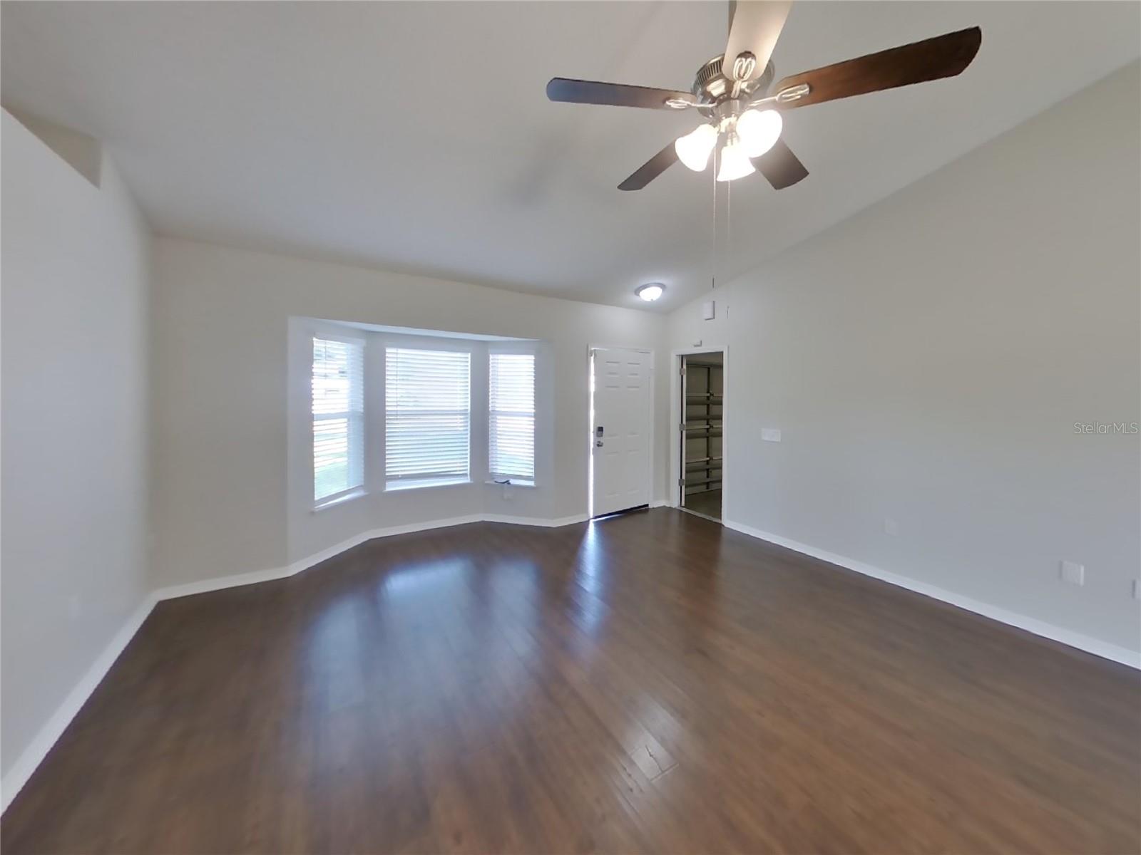 Listing photo id 2 for 13176 Siam Drive