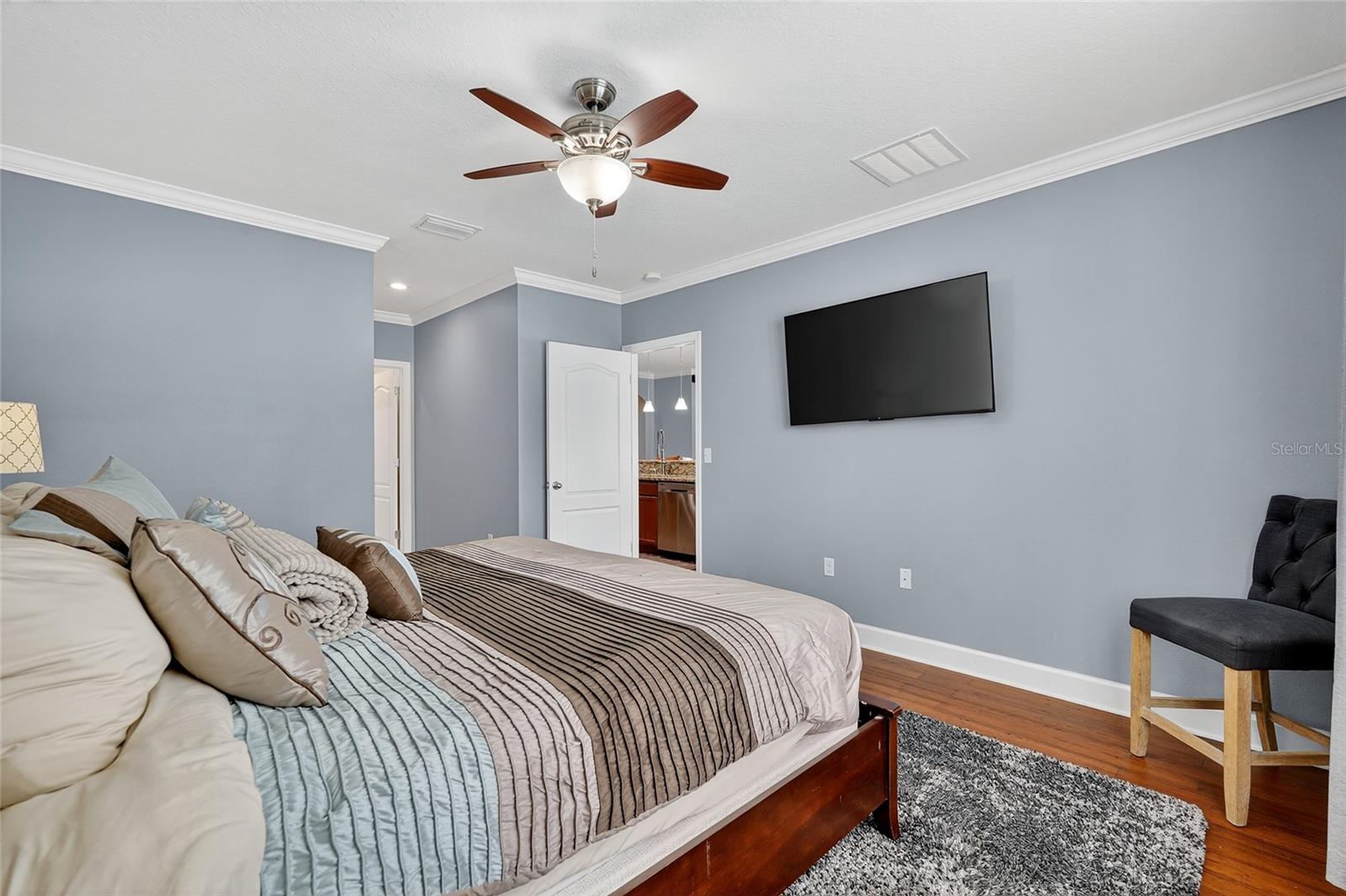 Image 13 of 33 For 14047 Finsbury Drive