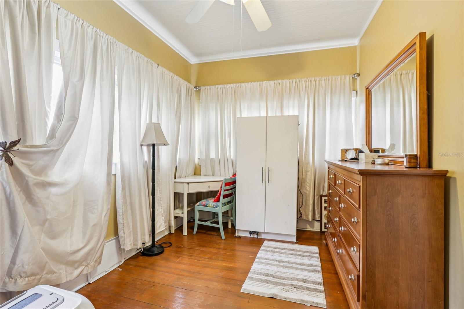Image 33 of 44 For 507 Knollwood Street