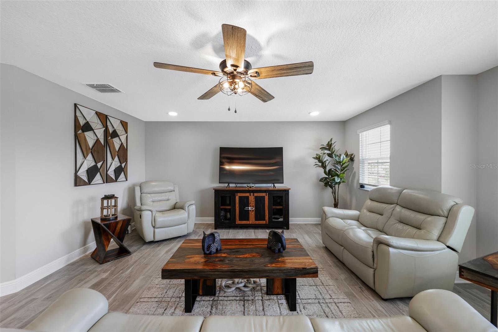 Image 18 of 42 For 38144 Cobble Creek Boulevard