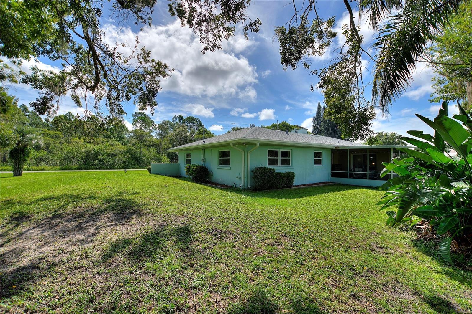 Image 28 of 75 For 6196 Lantana Drive N