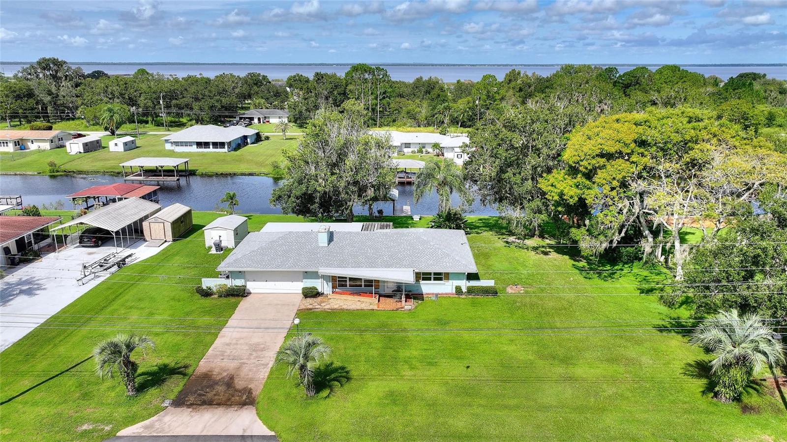 Image 38 of 75 For 6196 Lantana Drive N