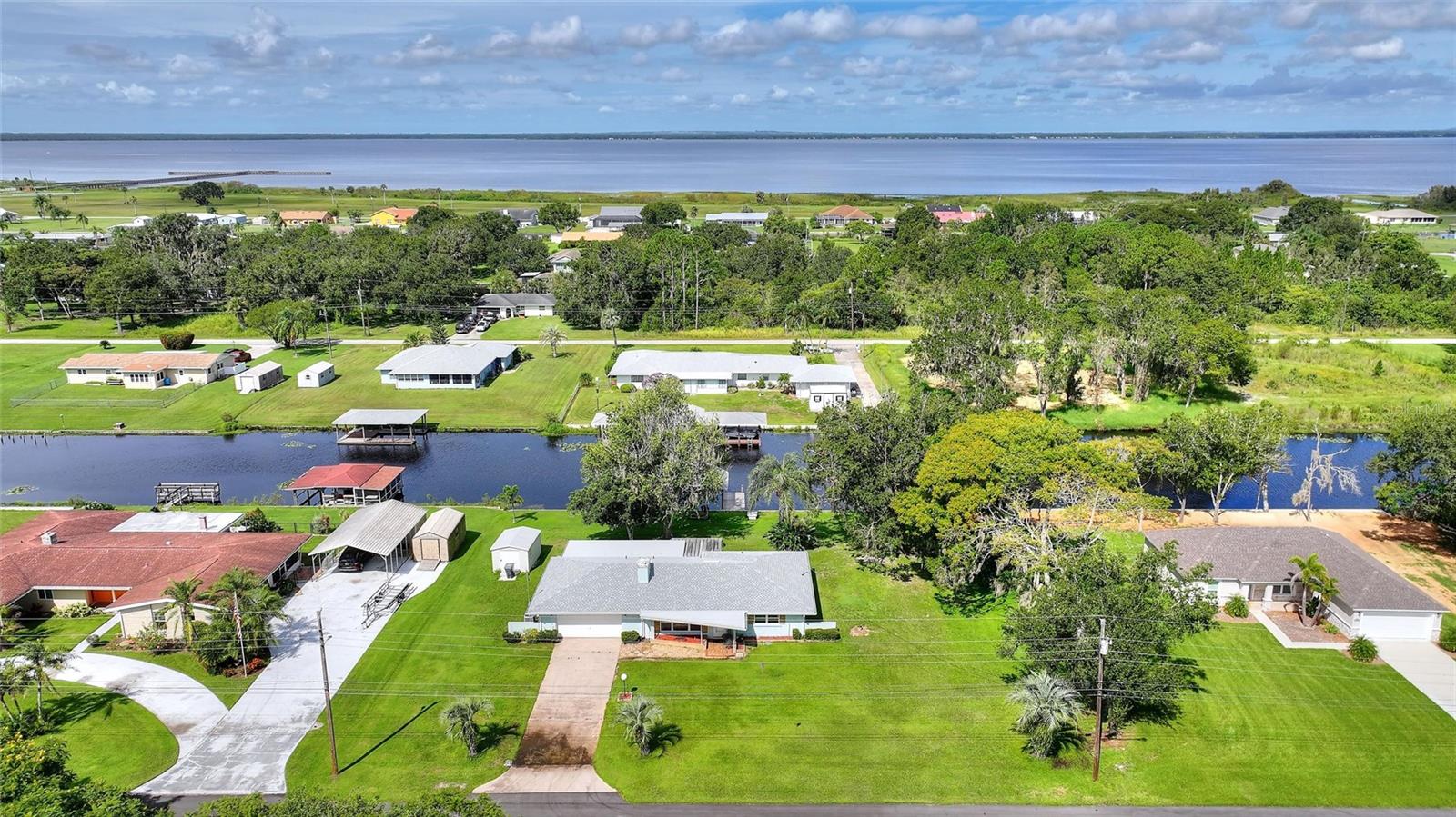 Image 41 of 75 For 6196 Lantana Drive N