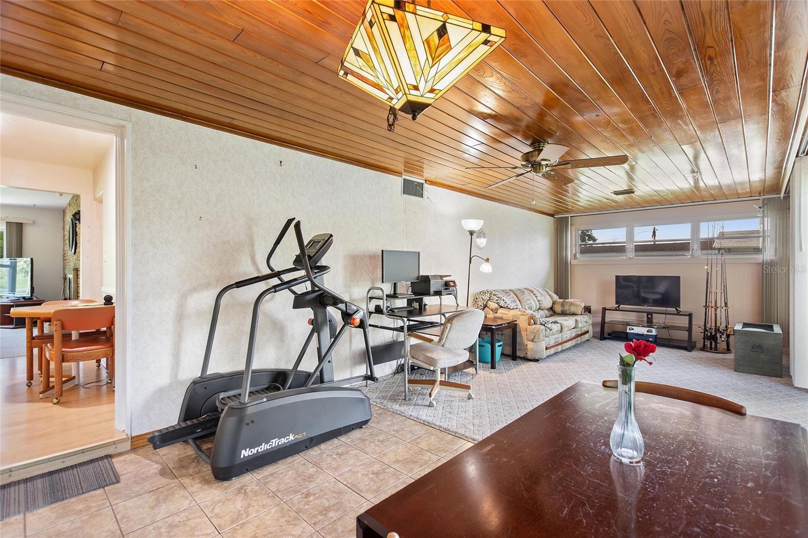 Image 6 of 75 For 6196 Lantana Drive N