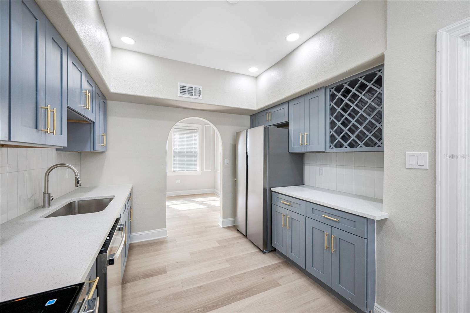 Image 11 of 23 For 129 Danube Avenue 1